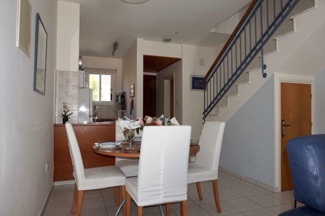 Aurora Townhouse - Complimentary Paphos Airport Transport Vila Exterior foto