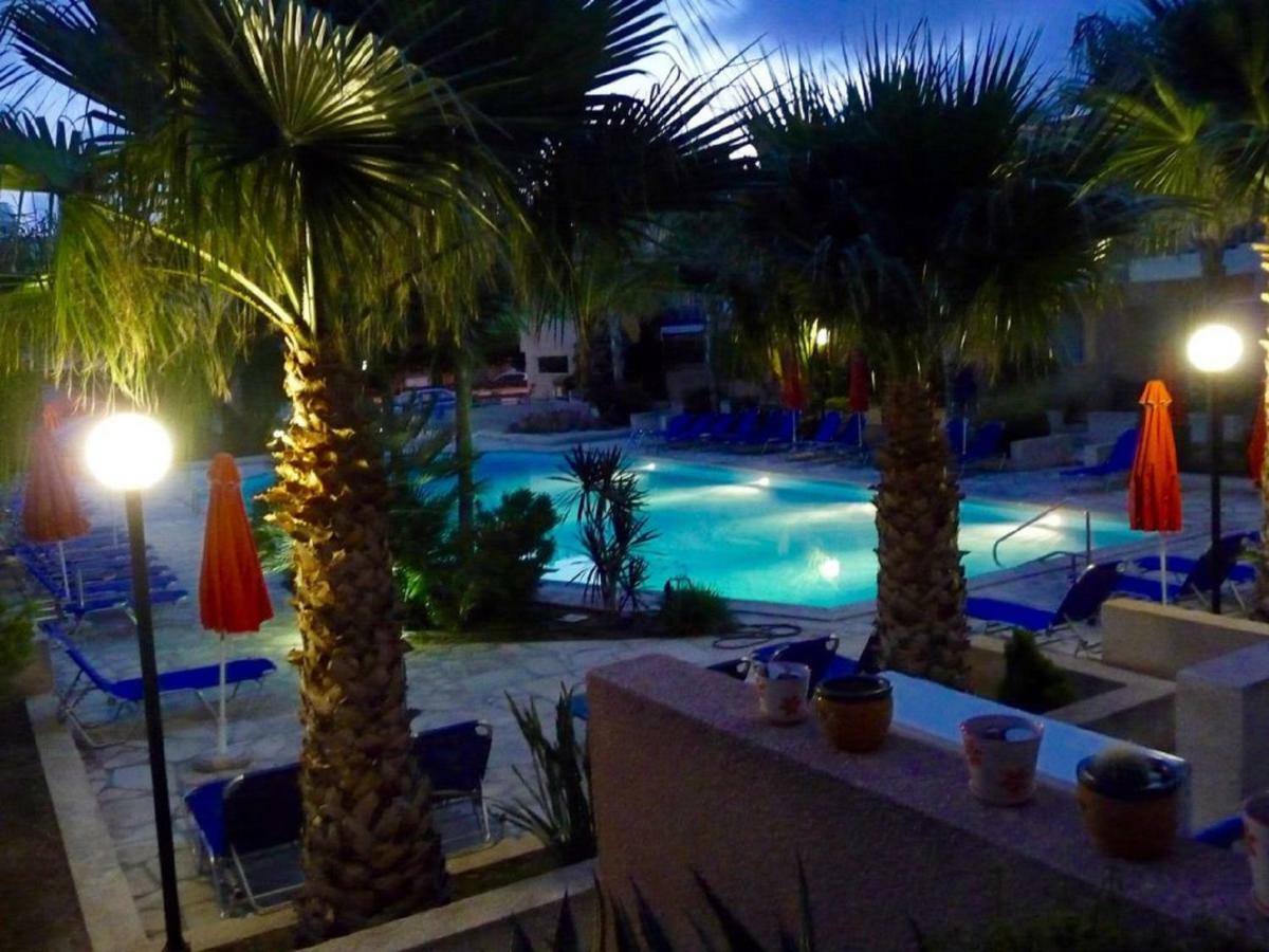 Aurora Townhouse - Complimentary Paphos Airport Transport Vila Exterior foto