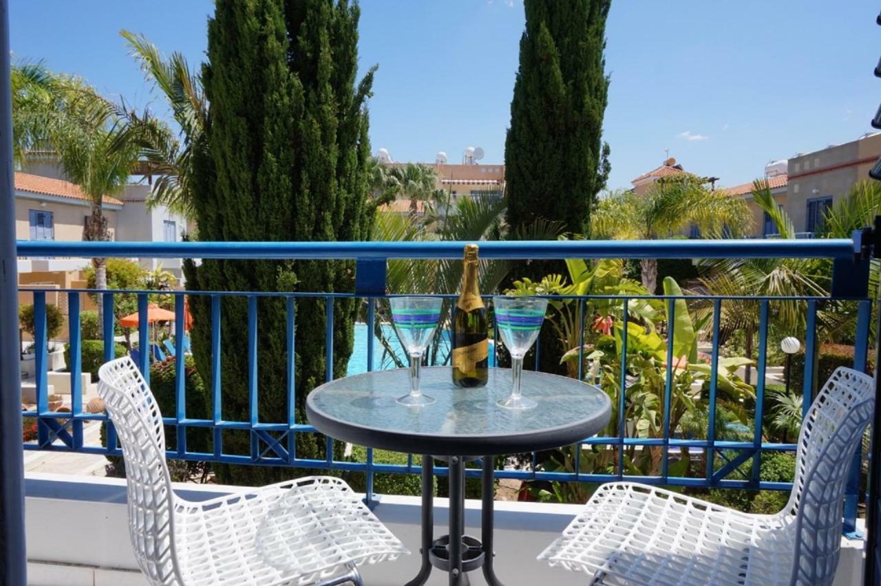 Aurora Townhouse - Complimentary Paphos Airport Transport Vila Exterior foto
