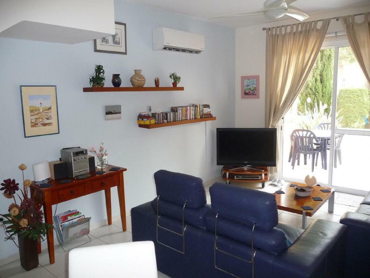 Aurora Townhouse - Complimentary Paphos Airport Transport Vila Exterior foto