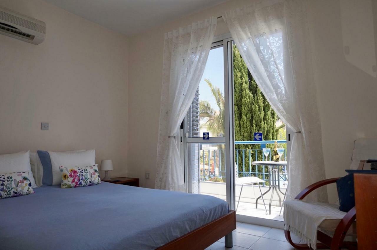 Aurora Townhouse - Complimentary Paphos Airport Transport Vila Exterior foto