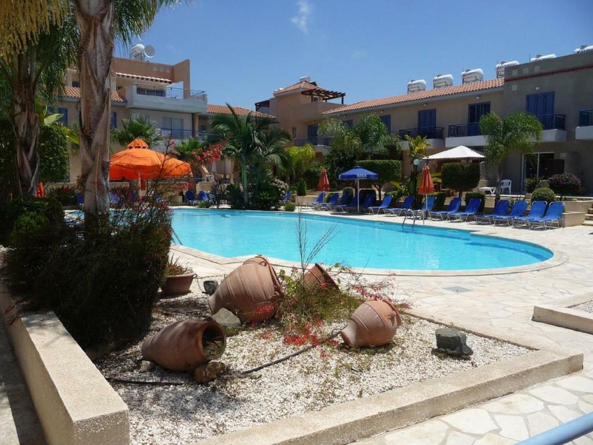 Aurora Townhouse - Complimentary Paphos Airport Transport Vila Exterior foto