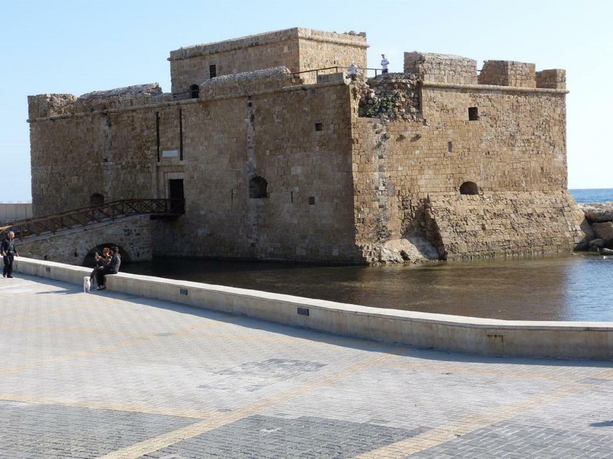Aurora Townhouse - Complimentary Paphos Airport Transport Vila Exterior foto